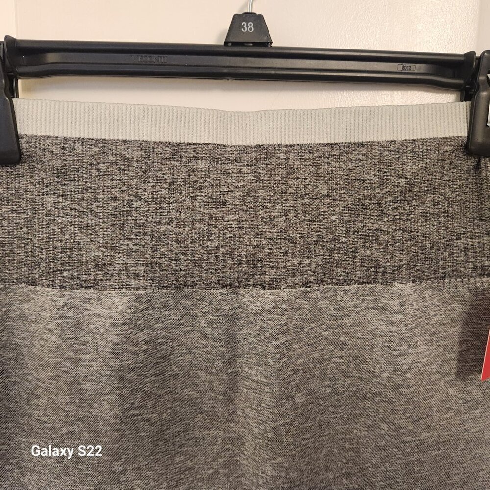 SPANX "Spacedye" Cloudy Grey Sculpt Leggings. NWT. Size Medium - Picture 2 of 8